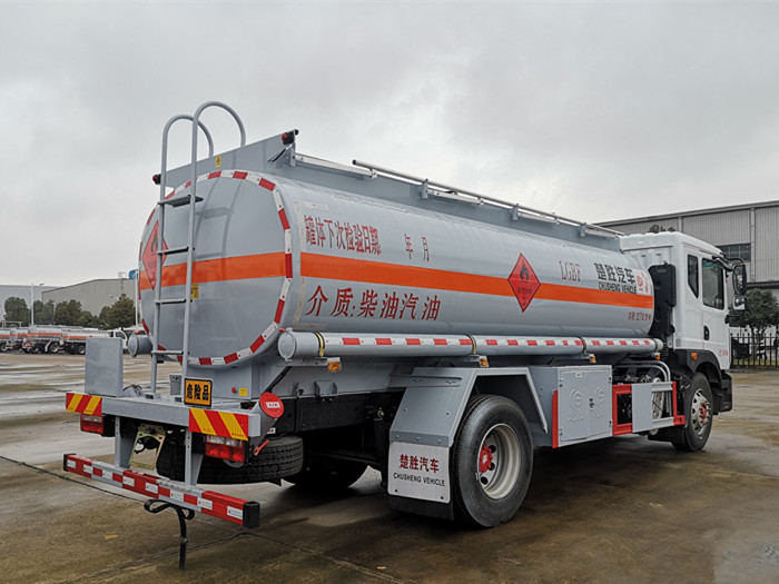 陕汽德龙10吨碳钢油罐车